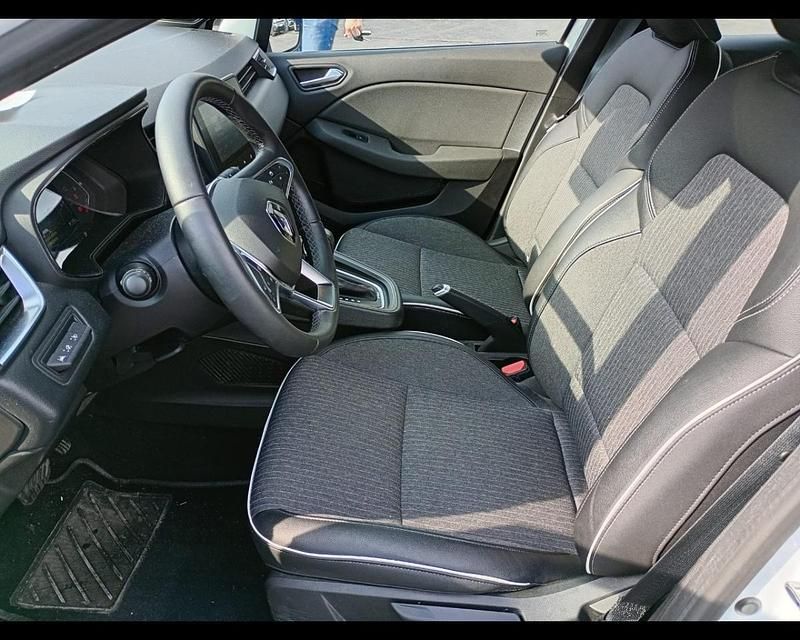 Käytetty Renault Clio V Intens 140 HP (102 kW) 2022 Valkoinen Viistoperä