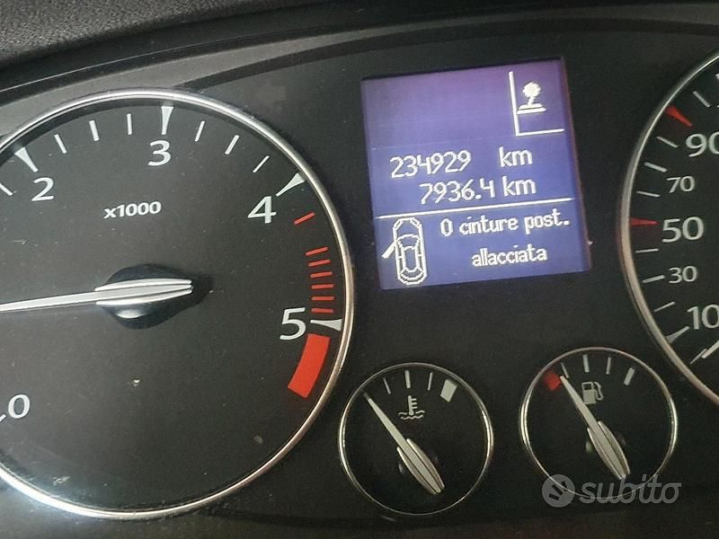 Usata Renault Laguna III 150 CV (110 kW) 2008 Nero Station wagon