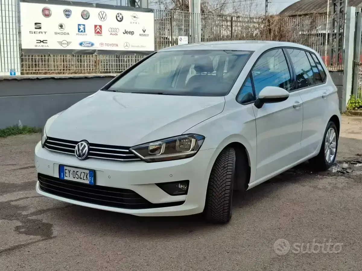 Używany VW Golf Sportsvan Business 110 KM (80 kW) 2015 Biały Minivan