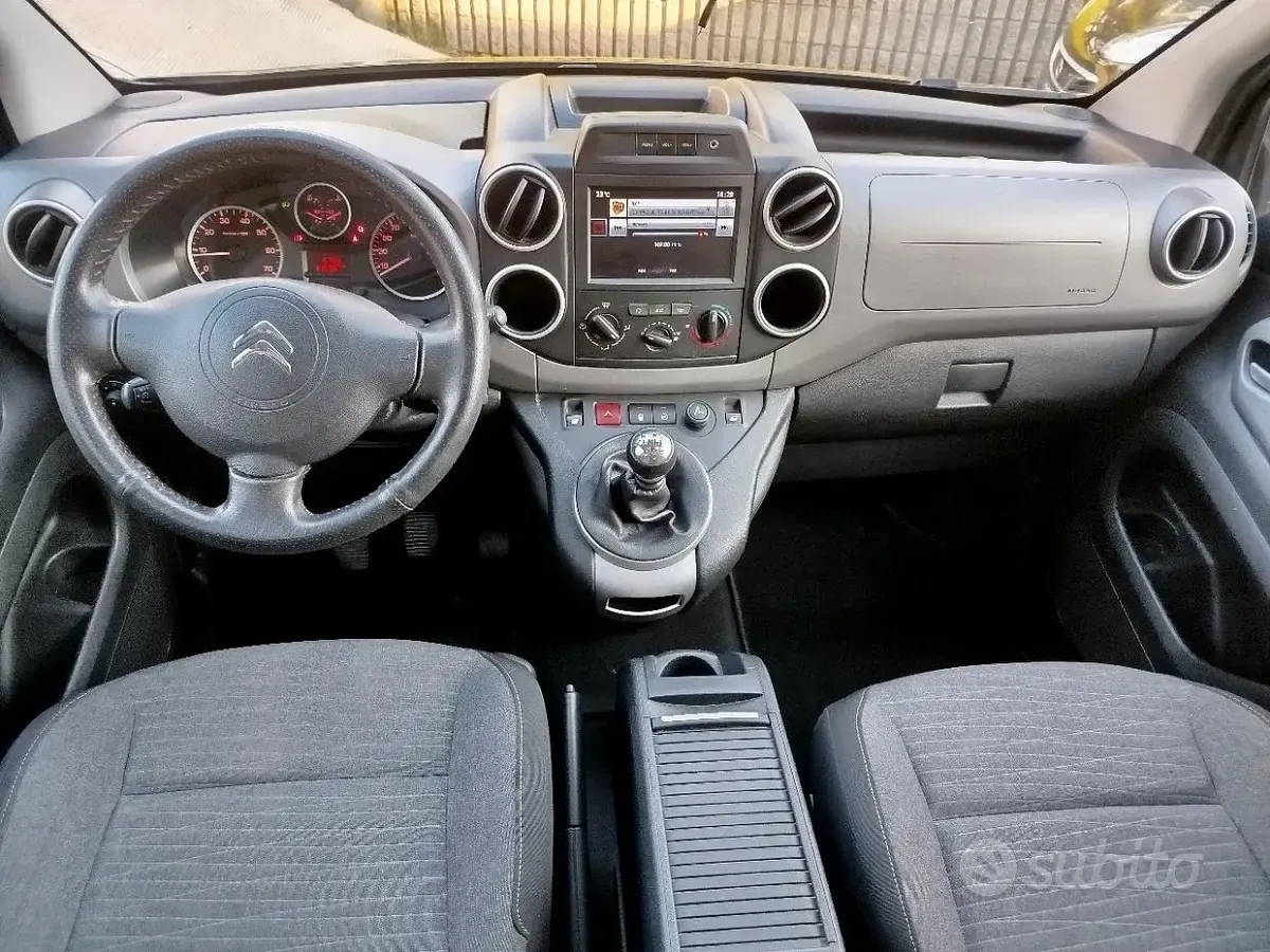 Begagnad Citroën Berlingo XTR 120 HK (88 kW) 2018 Grå Minibuss