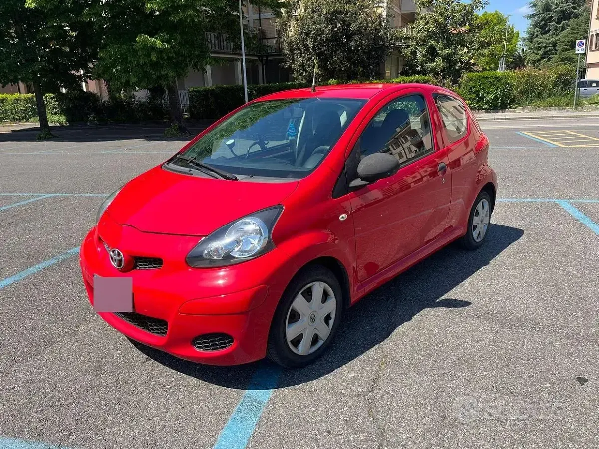 Usata Toyota Aygo Connect Style 68 CV (50 kW) 2012 Rosso Utilitaria