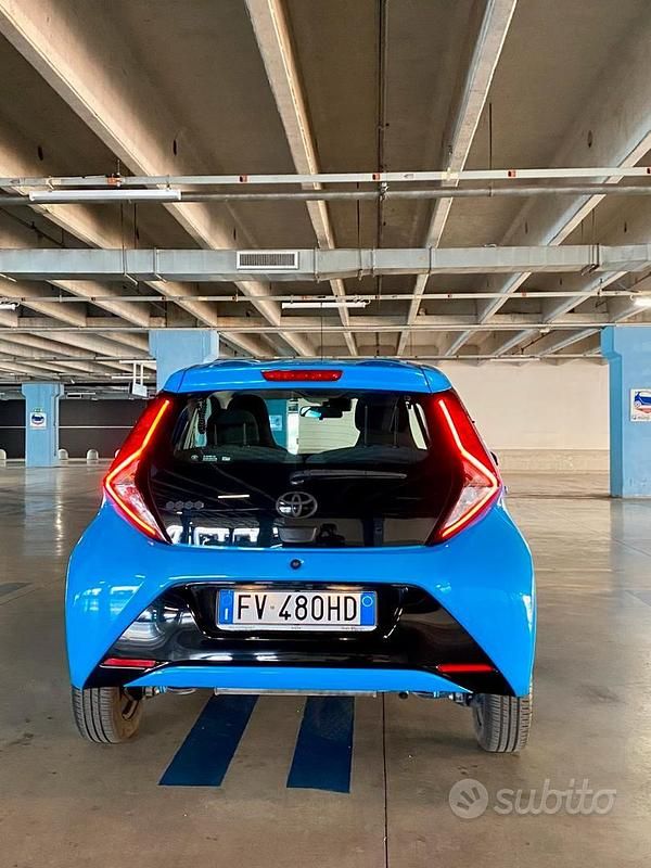 Usata Toyota Aygo 72 CV (52 kW) 2019 Blu Utilitaria
