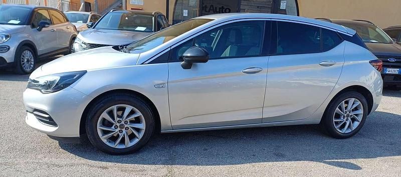 Usata Opel Astra Ultimate 122 CV (89 kW) 2021 Argento Berlina