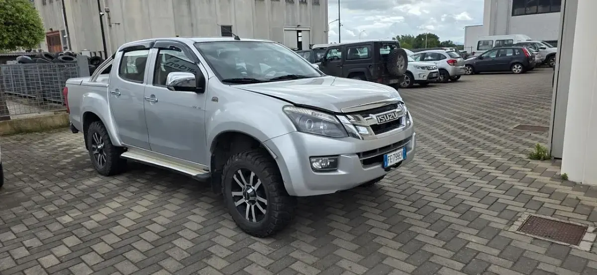 Usata Isuzu D-Max 163 CV (119 kW) 2016 Argento SUV