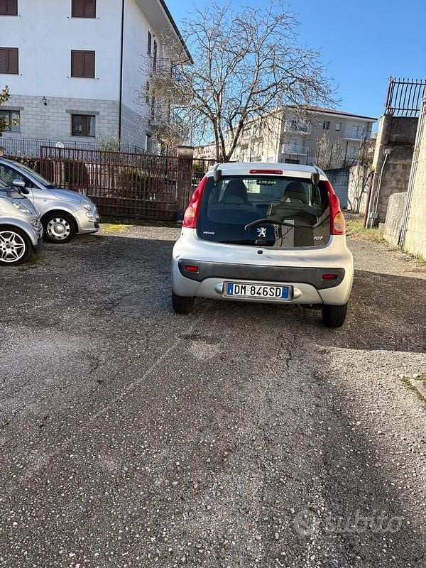 Usata Peugeot 107 68 CV (50 kW) 2008 Grigio Utilitaria