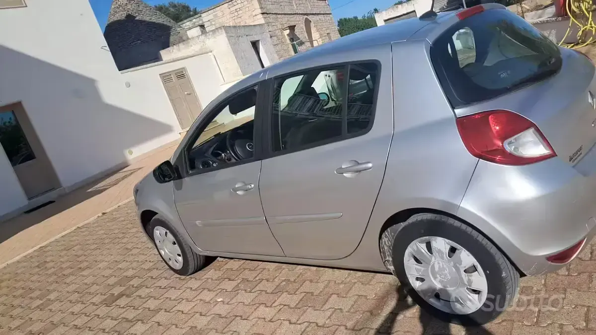 Usata Renault Clio II 75 CV (55 kW) 2011 Grigio Berlina