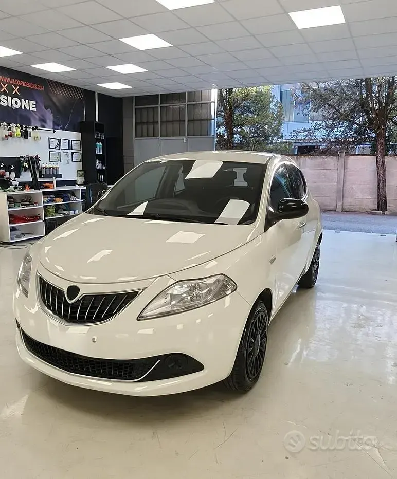 Usata Lancia Ypsilon 69 CV (50 kW) 2023 Bianco Utilitaria