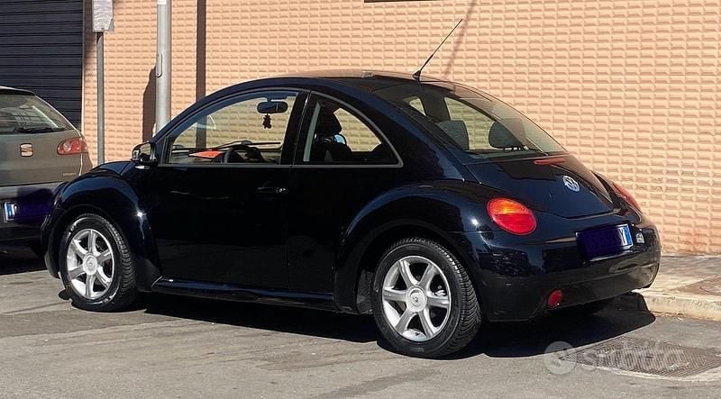Nero Usata 2004 VW Beetle Tre volumi | 2000 € (Buon prezzo) - Immagine 1/4