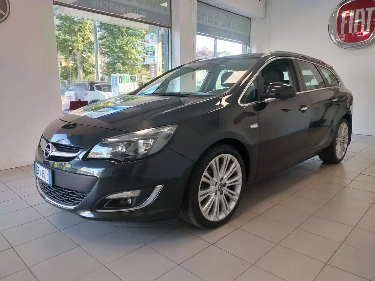 Usata Opel Astra Cosmo 131 CV (96 kW) 2013 Grigio Station wagon