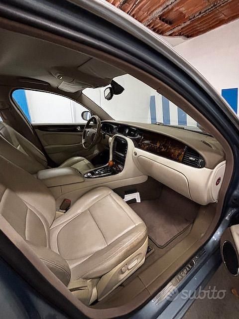 Usata Jaguar XJ8 258 CV (189 kW) 2004 Berlina