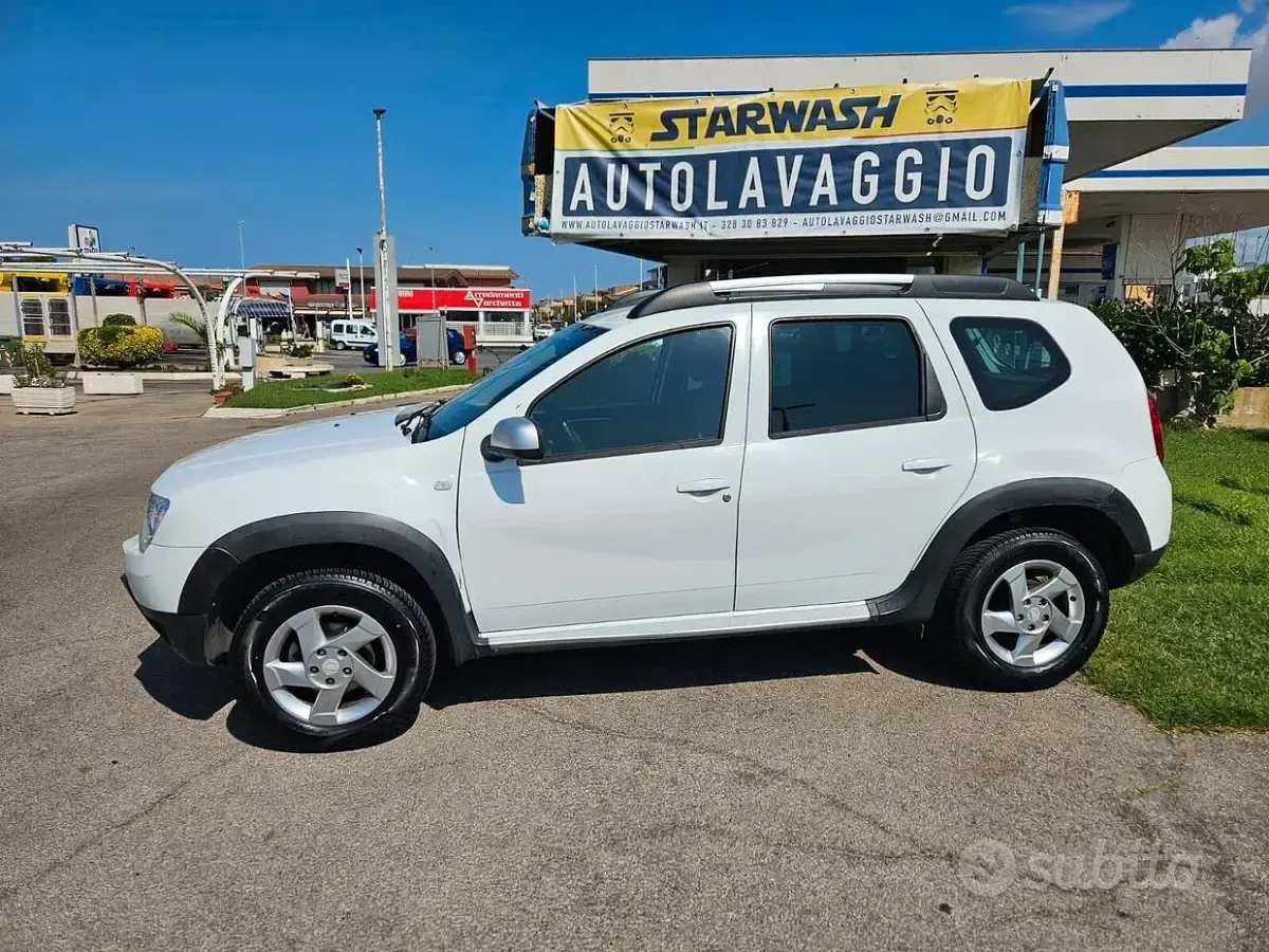Usata Dacia Duster Lauréate 105 CV (77 kW) 2010 Bianco SUV