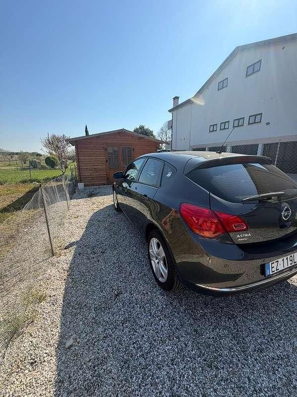 Usata Opel Astra S 110 CV (80 kW) 2015 Berlina
