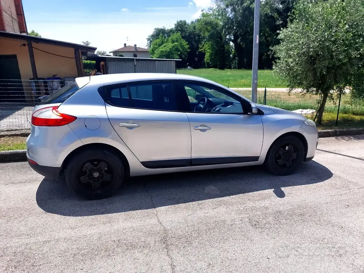 Usata Renault Mégane III 110 CV (80 kW) 2012 Grigio Berlina