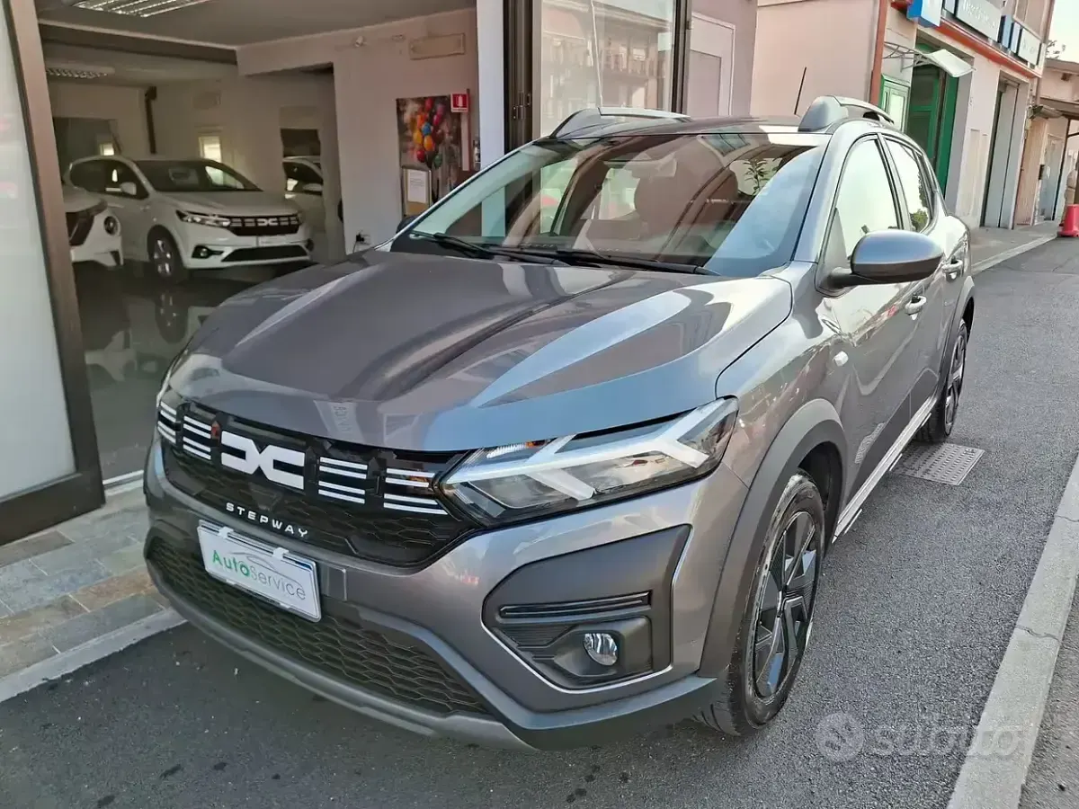 Usata Dacia Sandero Stepway 101 CV (74 kW) 2024 Grigio Berlina