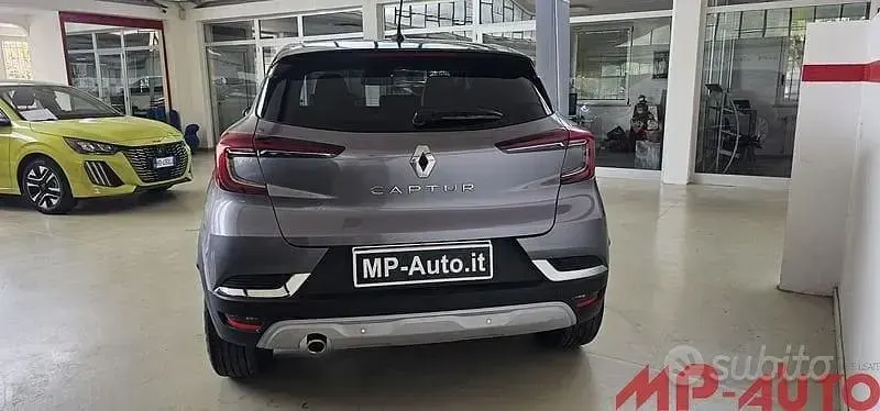 Usata Renault Captur 90 CV (66 kW) 2021 Grigio SUV