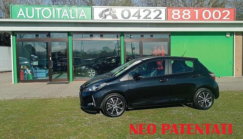 Usata Toyota Yaris Hybrid Active 73 CV (53 kW) 2018 Nero Berlina