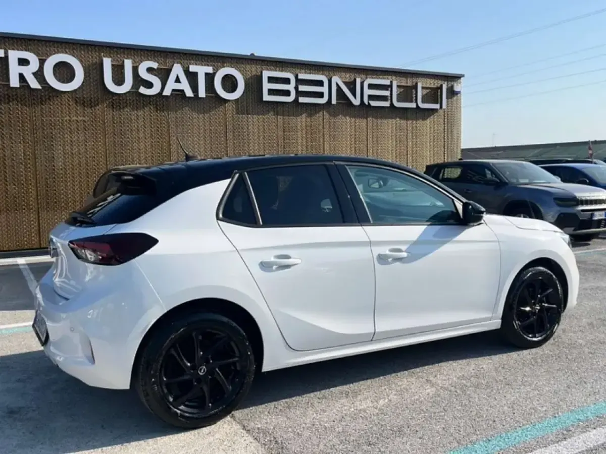 Usata Opel Corsa Design & Tech 75 CV (55 kW) 2023 Bianco Utilitaria