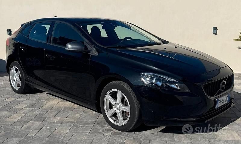 Usata 2018 Volvo V40 Plus Station wagon | 12.900 € (Buon prezzo) - Immagine 1/4