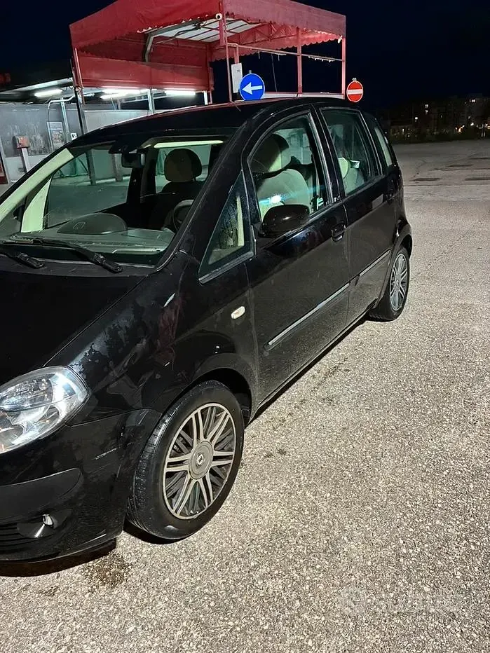 Usata Lancia Musa 69 CV (50 kW) 2007 Nero Monovolume