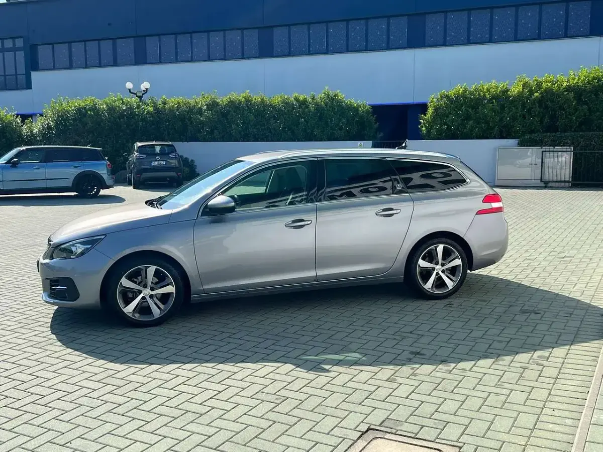 Usata Peugeot 308 SW Allure 131 CV (96 kW) 2019 Grigio Station wagon