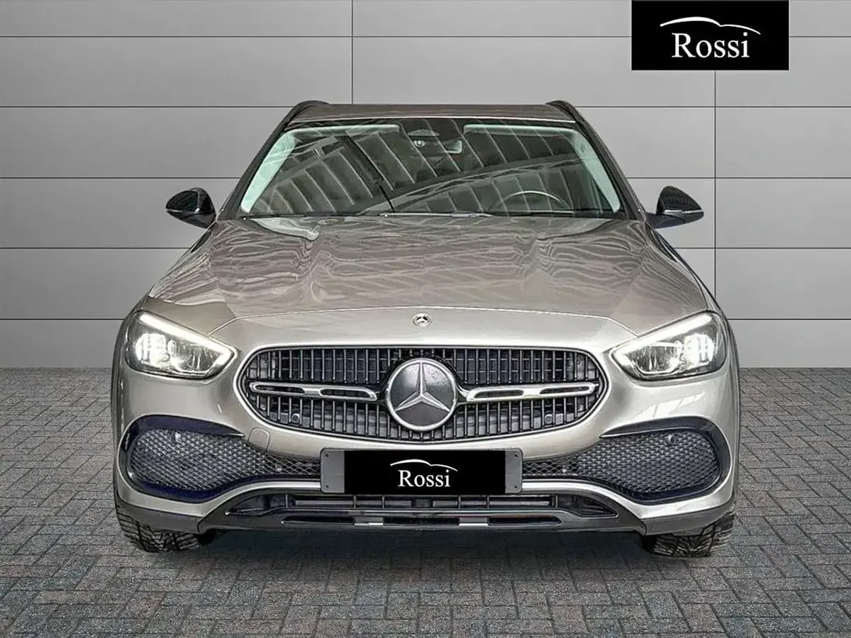 Usata Mercedes C220 Premium 200 CV (147 kW) 2023 Grigio chiaro metallizzato Station wagon