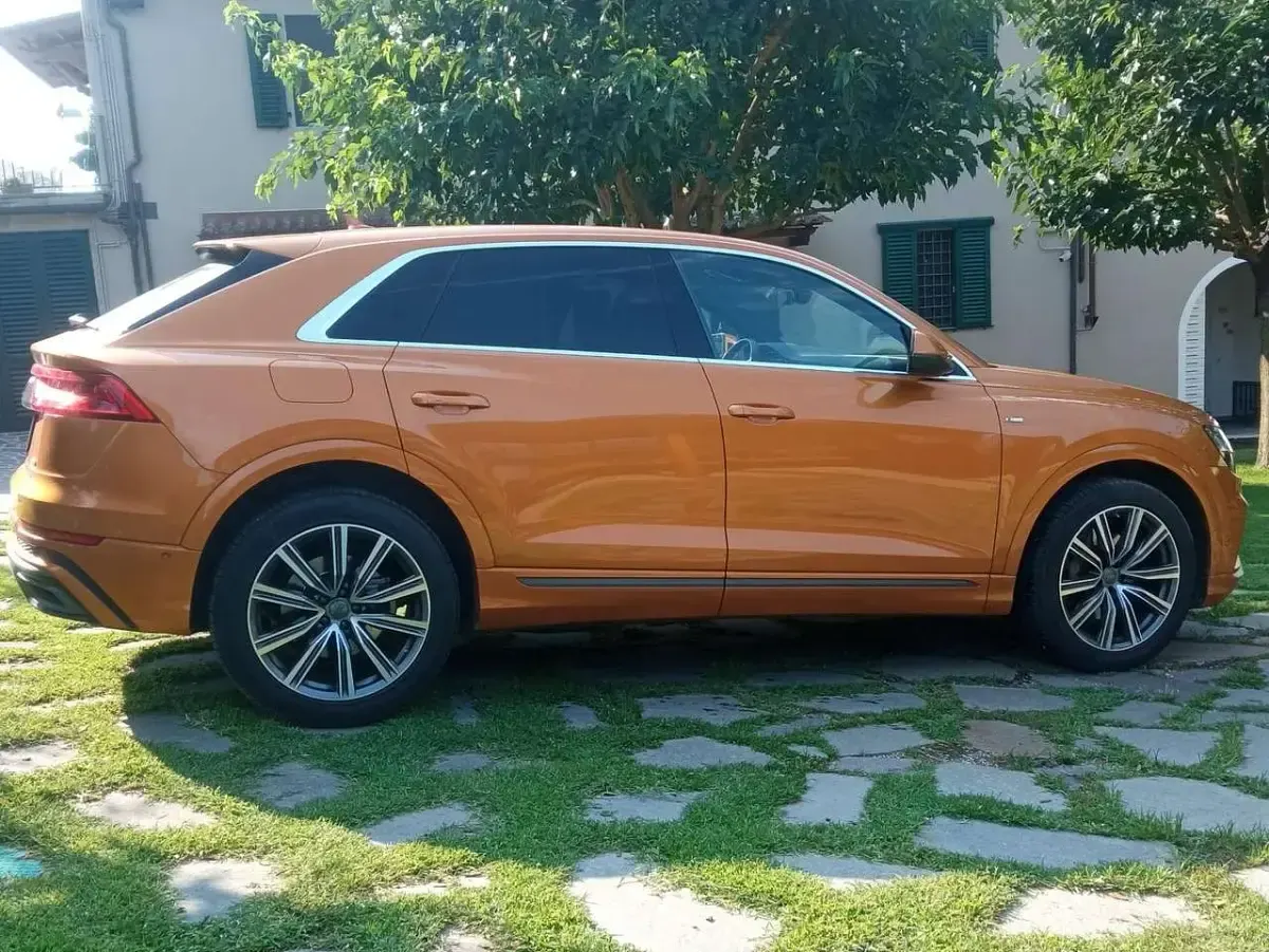 Usata Audi Q8 S-Line 286 CV (210 kW) 2019 Arancione SUV
