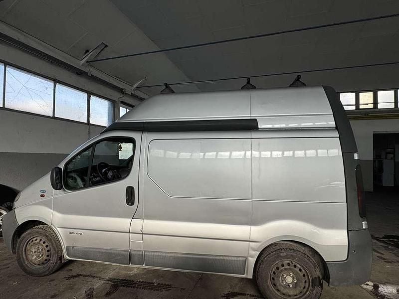 Usata Renault Trafic 101 CV (74 kW) 2006 Argento Monovolume