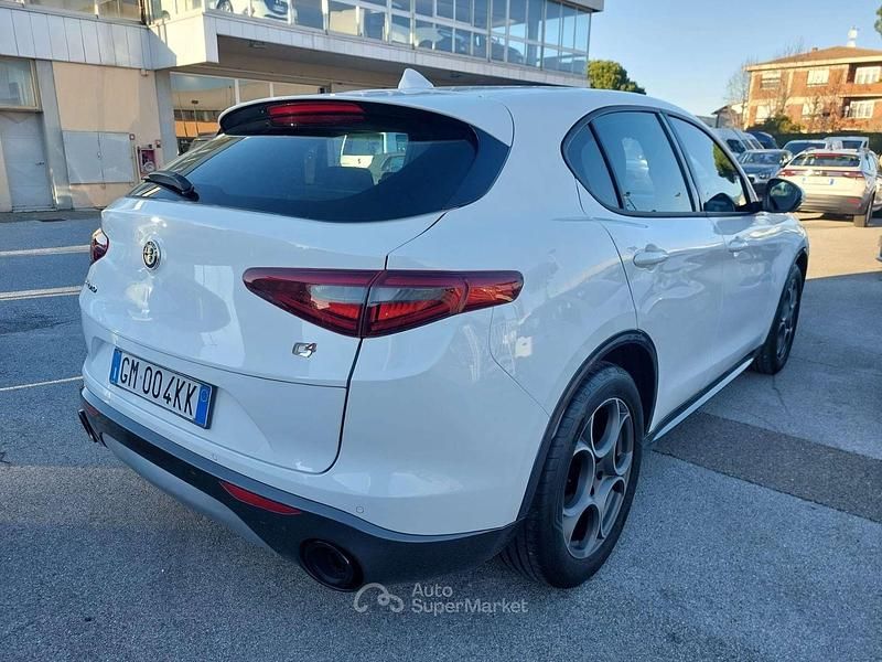 Usata Alfa Romeo Stelvio Ti 209 CV (153 kW) 2022 Bianco SUV