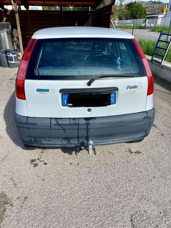 Usata Fiat Punto 63 CV (46 kW) 1999 Bianco Berlina