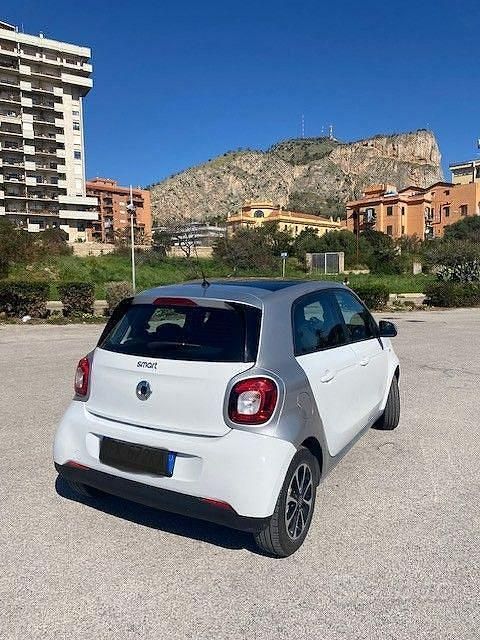 Usata Smart ForFour 71 CV (52 kW) 2017 Bianco Utilitaria