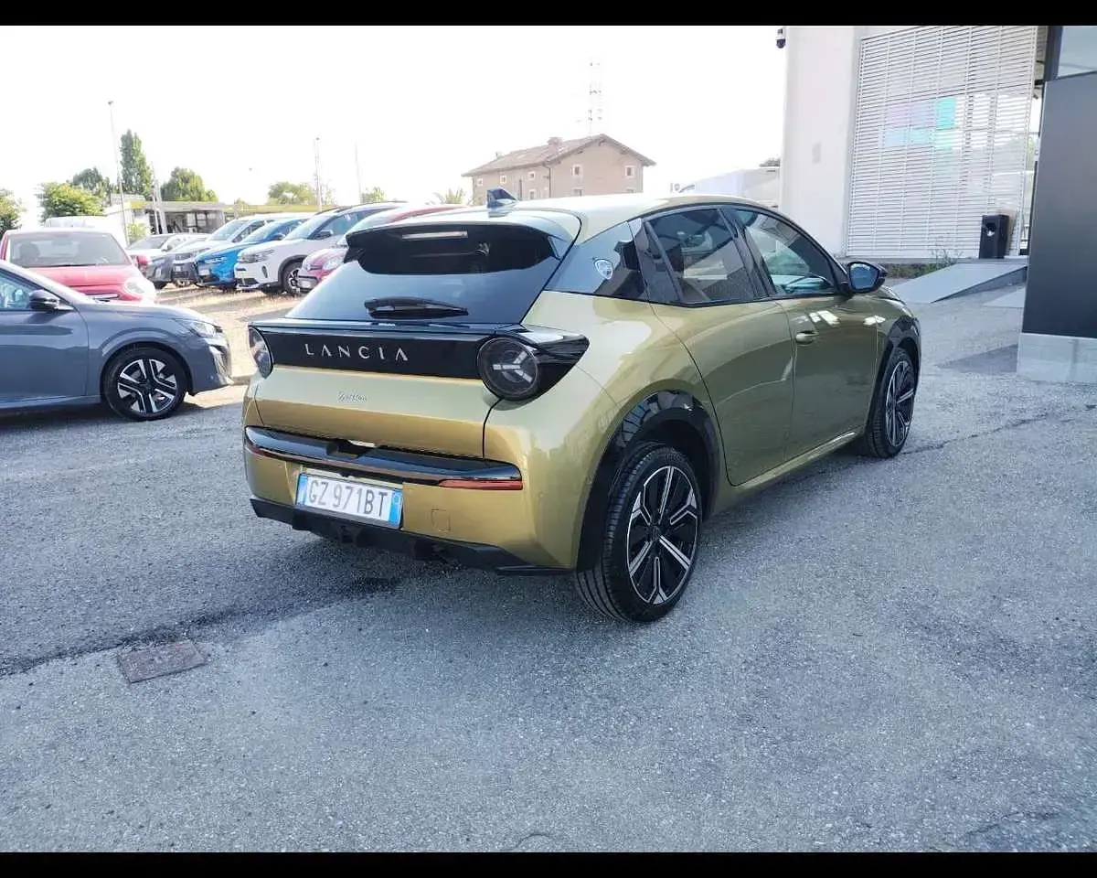 Usata Lancia Ypsilon 101 CV (74 kW) 2025 Oro Utilitaria