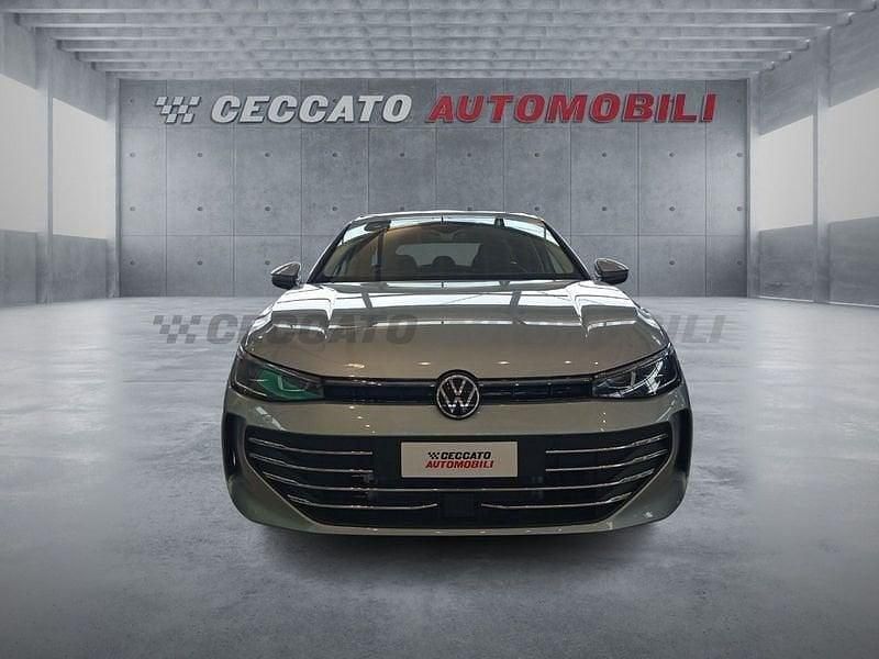 Usata VW Passat 204 CV (150 kW) 2024 Grigio Station wagon