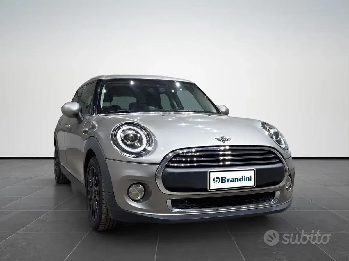 Usata Mini ONE 102 CV (75 kW) 2019 Grigio Utilitaria