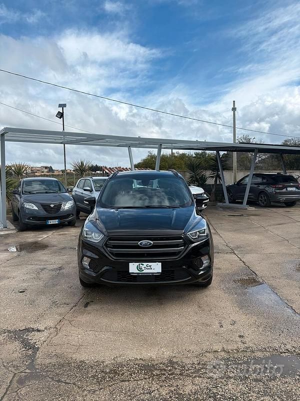 Usata Ford Kuga ST-Line 120 CV (88 kW) 2019 Nero SUV