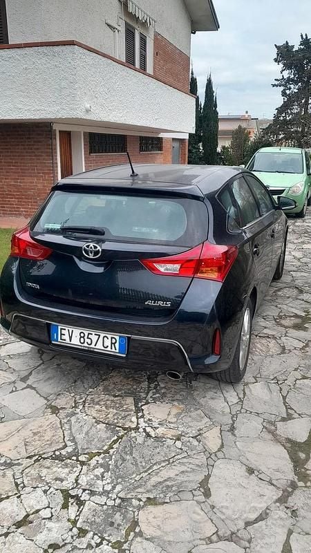 Usata Toyota Auris 2014 Blu Berlina