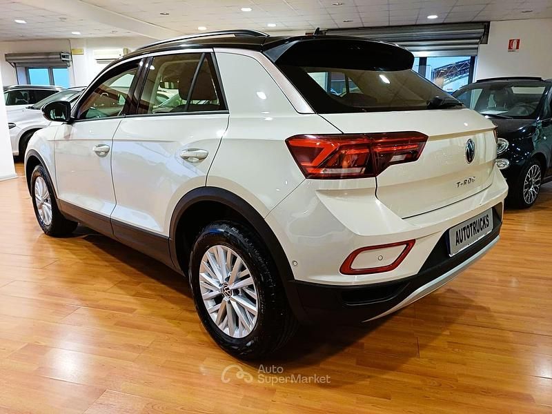 Usata VW T-Roc Life 110 CV (80 kW) 2023 Beige SUV