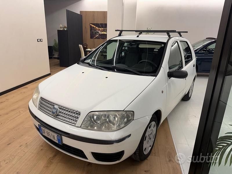 Usata Fiat Punto 69 CV (50 kW) 2004 Bianco Utilitaria