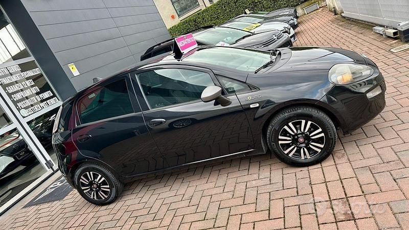 Usata Fiat Punto Street 69 CV (50 kW) 2014 Nero Berlina