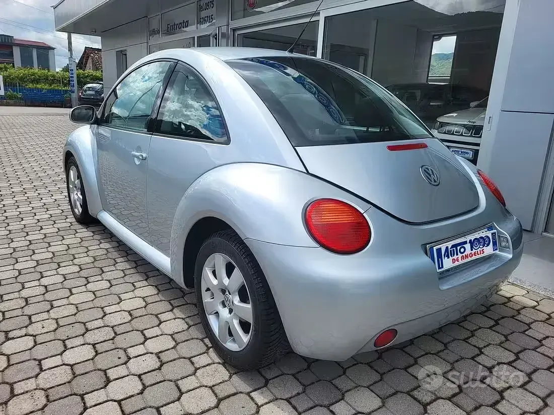 Usata VW New Beetle 105 CV (77 kW) 2006 Grigio Utilitaria