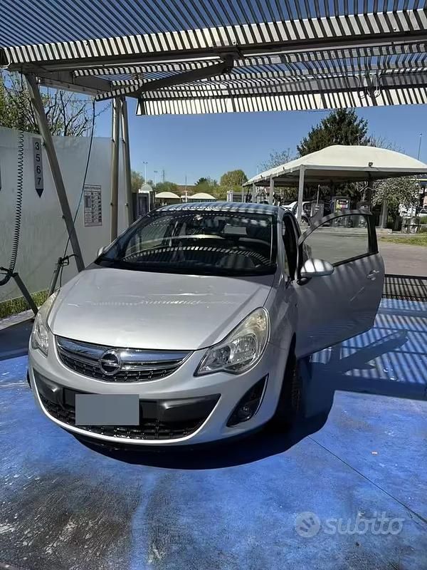 Usata Opel Corsa 85 CV (62 kW) 2012 Grigio Utilitaria