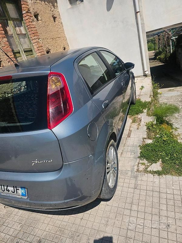 Usata Fiat Grande Punto 90 CV (66 kW) 2007 Grigio Utilitaria