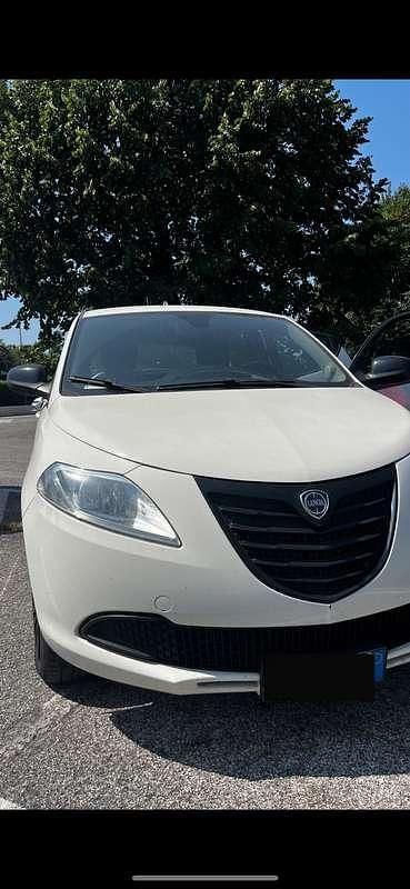 Usata 2014 Lancia Ypsilon Due volumi | 5800 € (Buon prezzo) - Immagine 1/4