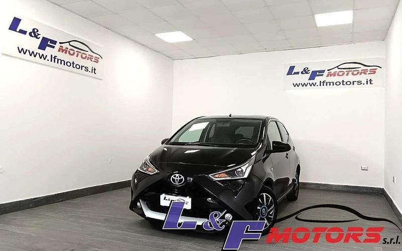 Nero Usata 2018 Toyota Aygo Due volumi | 9990 € (Buon prezzo) - Immagine 1/4