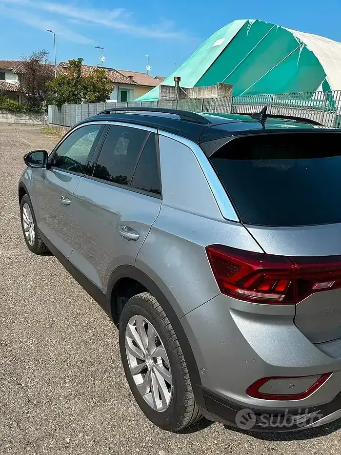 Usata VW T-Roc R-line 116 CV (85 kW) 2025 Grigio SUV