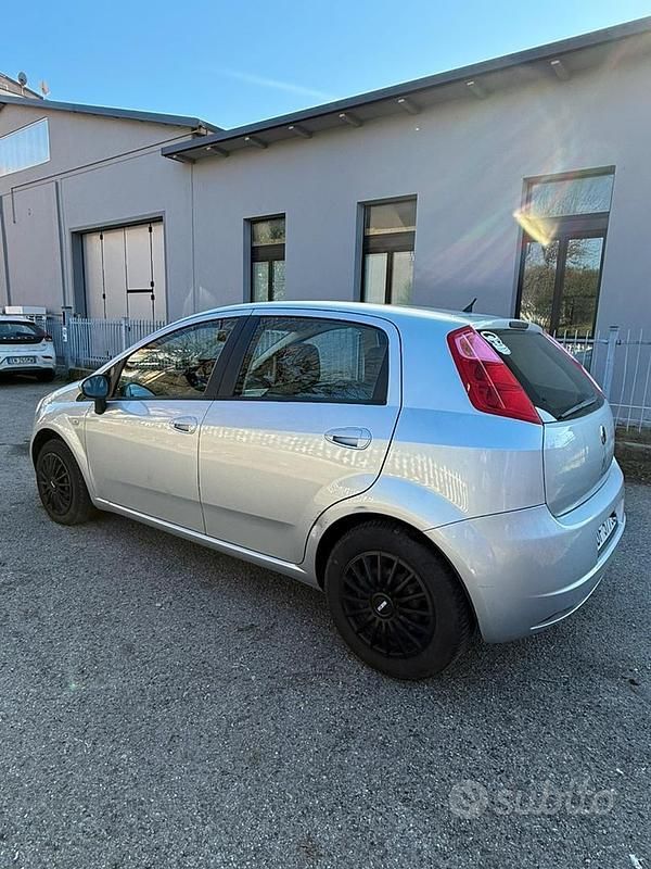 Usata Fiat Grande Punto 69 CV (50 kW) 2007 Grigio Utilitaria