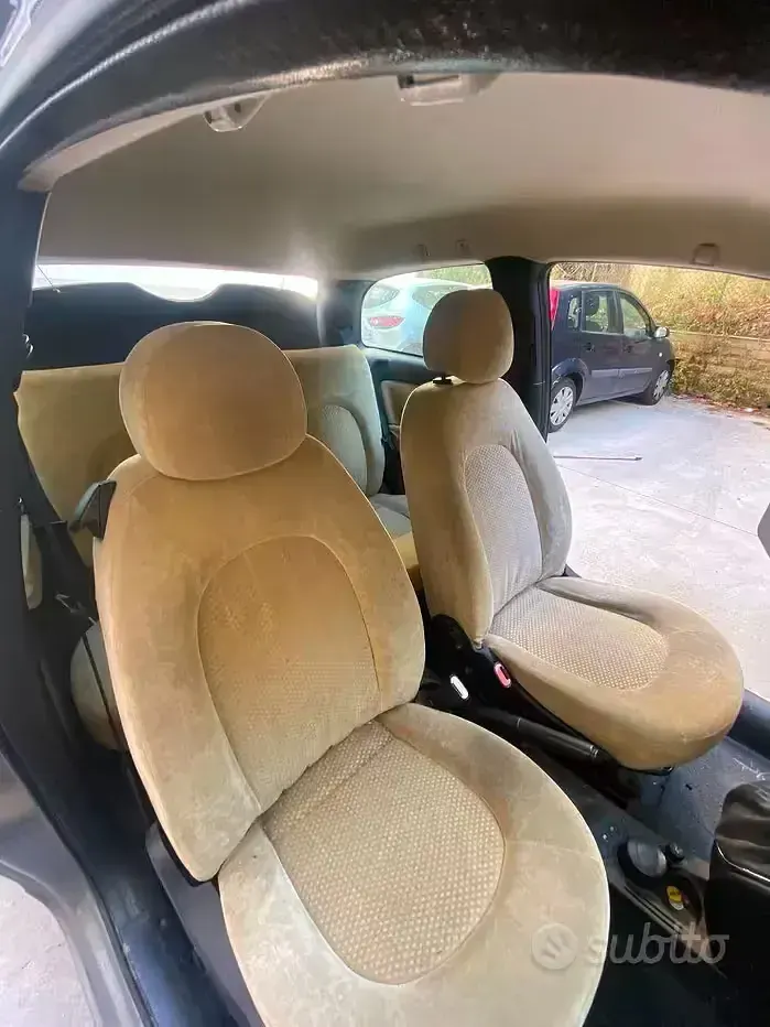 Usata Lancia Ypsilon 80 CV (58 kW) 2004 Bluazzurro Utilitaria