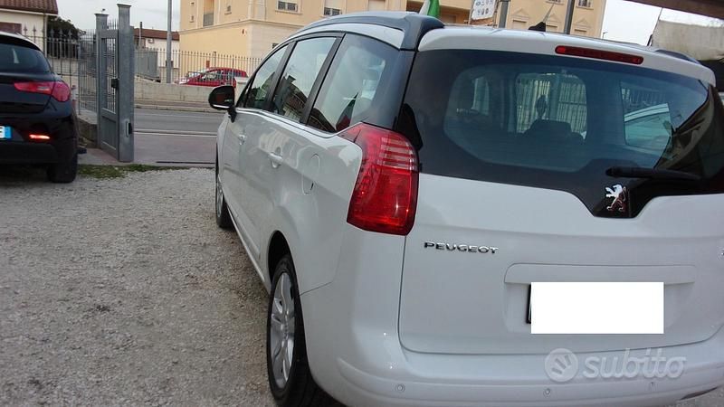 Usata Peugeot 5008 Active 120 CV (88 kW) 2012 Bianco Monovolume