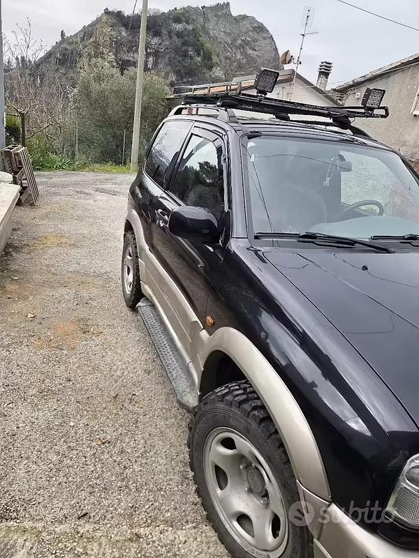 Usata Suzuki Vitara 94 CV (69 kW) 2002 Nero SUV