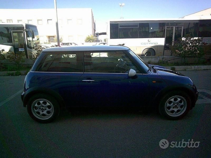Usata Mini ONE 90 CV (66 kW) 2003 Blu Utilitaria