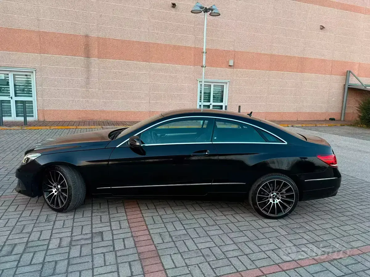 Usata Mercedes E350 252 CV (185 kW) 2013 Nero Coupé